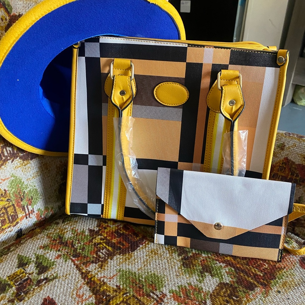 Pretty pocketbook with matching hat